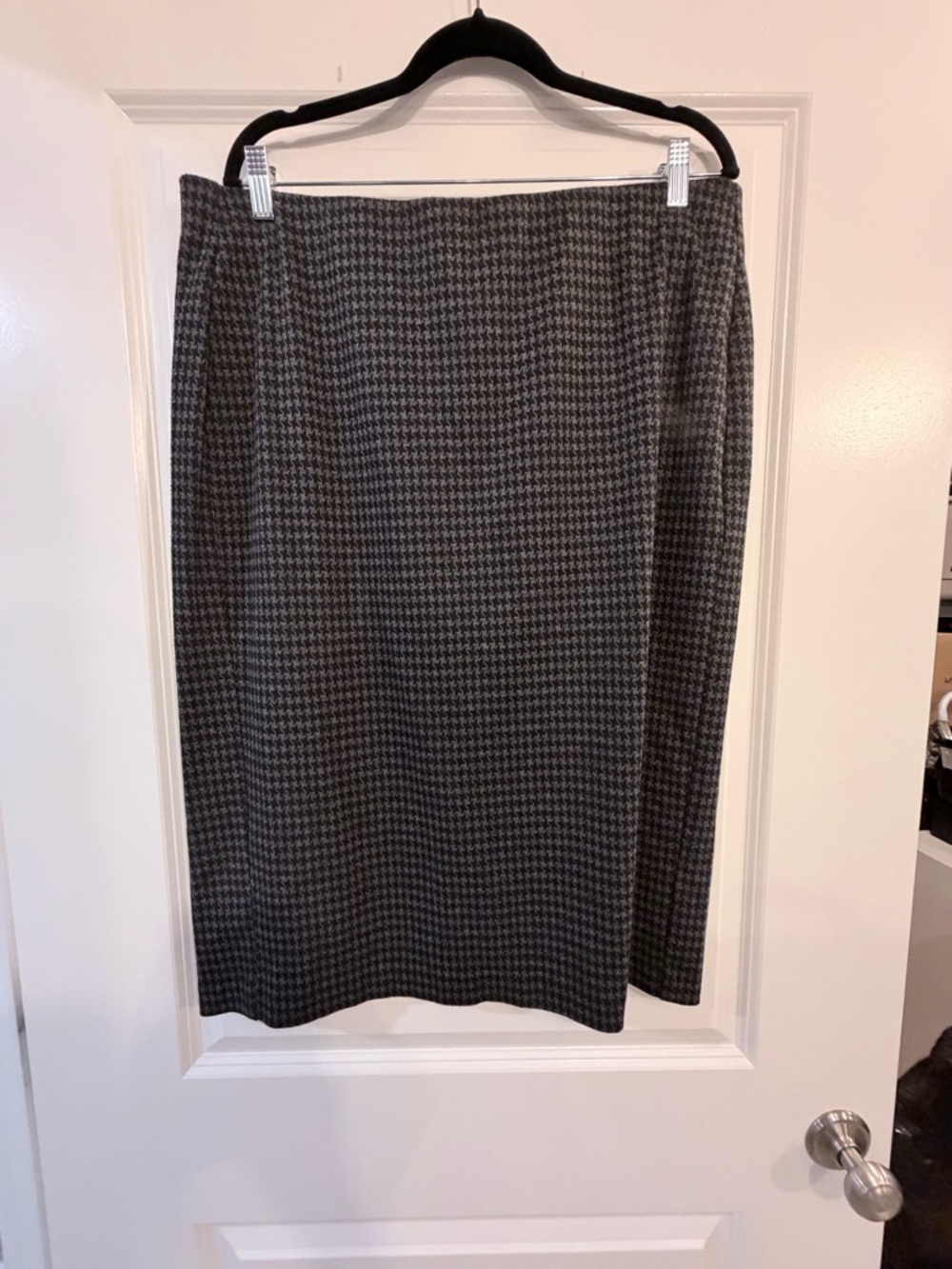 Lane Bryant Black & Gray Houndstooth Pencil Skirt
